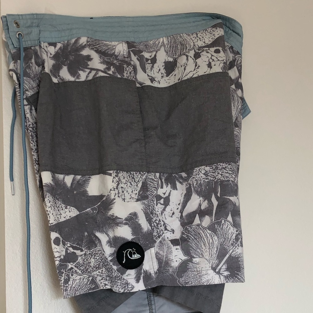 Quiksilver Board Shorts Style Swim Trunk Size 34
